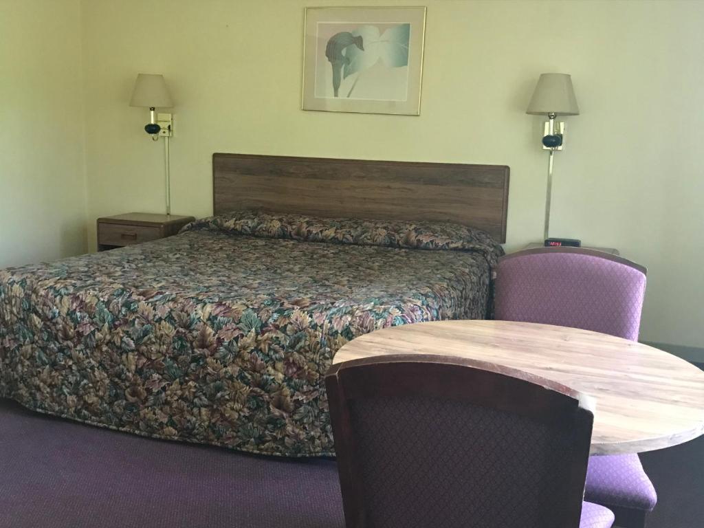 Allenwood Motel - King Room - Fumo