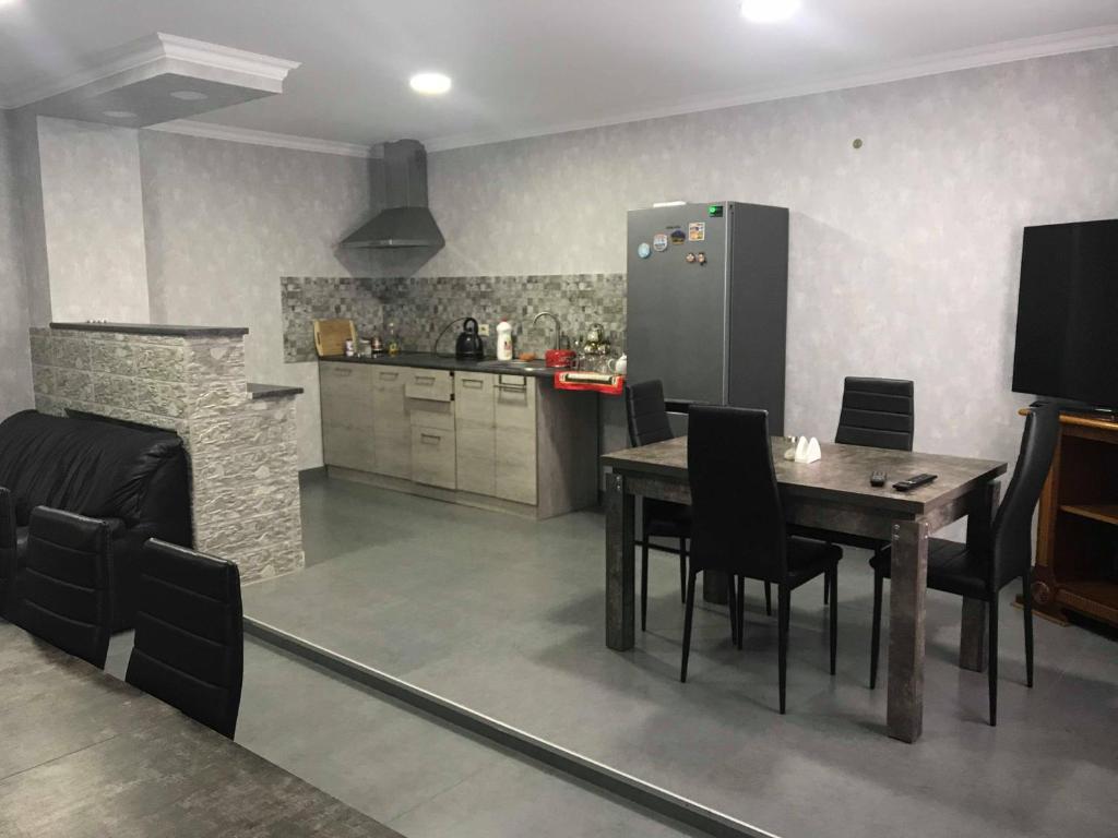 Kuchyň nebo kuchyňský kout v ubytování Guesthouse Ori Beli in Mestia