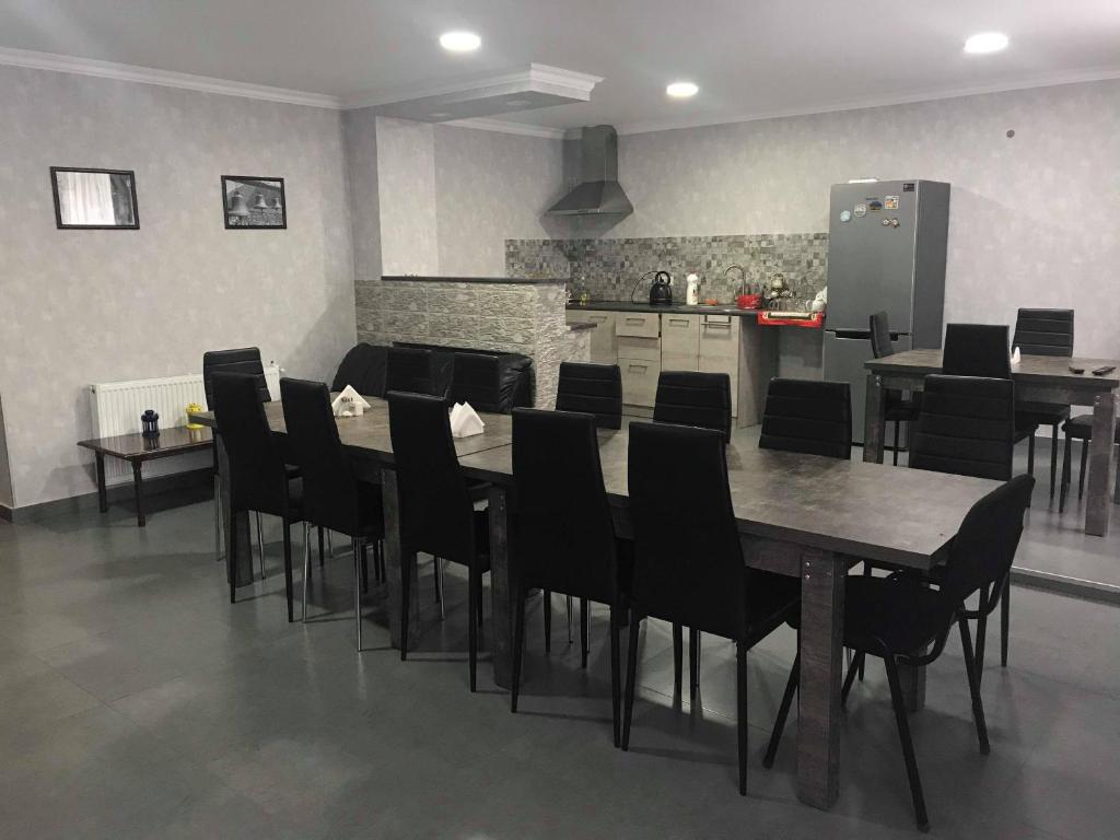 Kuchyň nebo kuchyňský kout v ubytování Guesthouse Ori Beli in Mestia