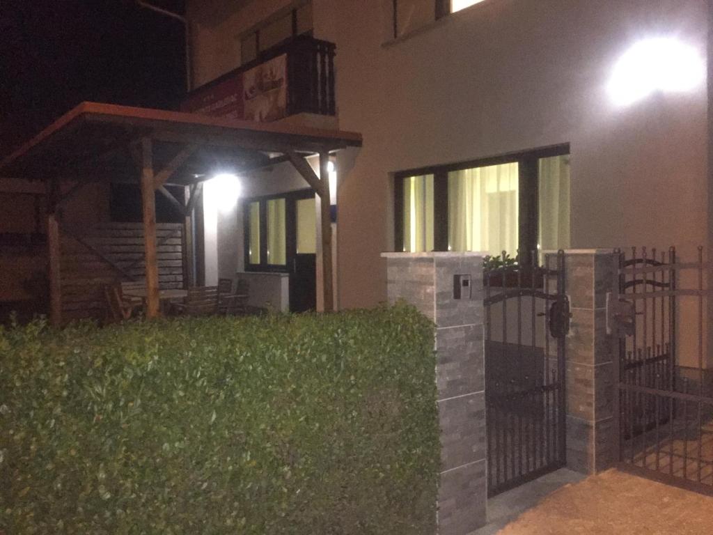 Budova, v ktorej sa apartmán nachádza