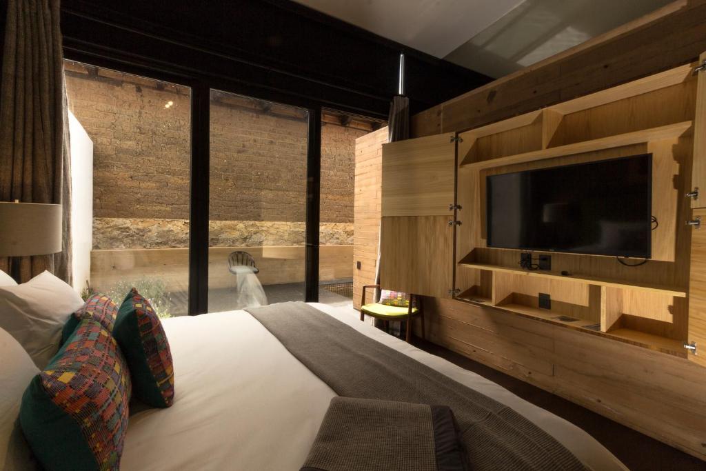 TV a/nebo společenská místnost v ubytování Uvence Arte + Hotel