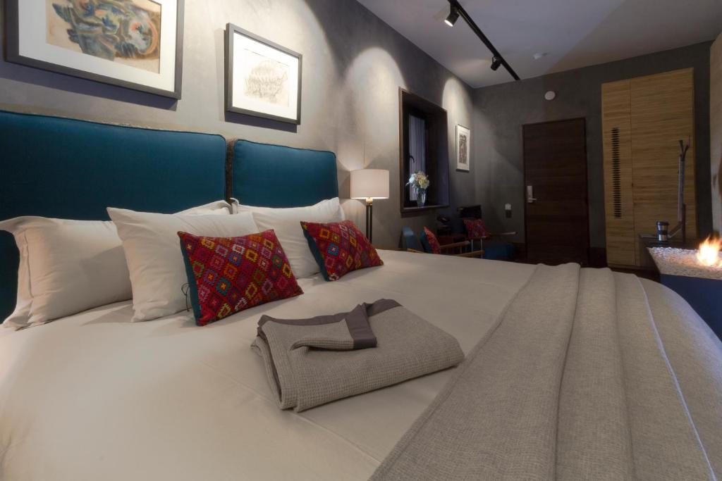 Postel nebo postele na pokoji v ubytování Uvence Arte + Hotel