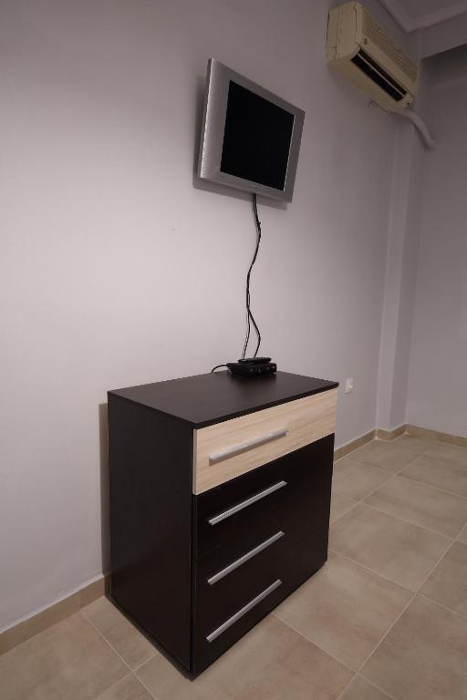 Televízia a/alebo spoločenská miestnosť v ubytovaní Dimitris House 4