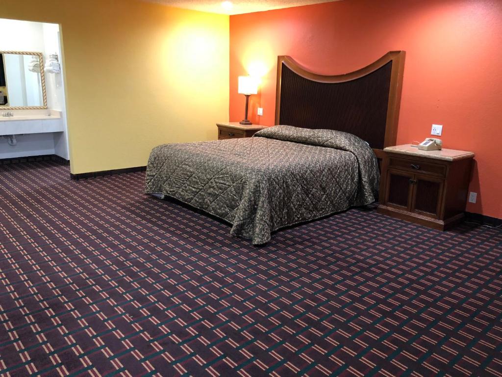 Los Angeles Inn & Suites - LAX - King Room - Disability Access