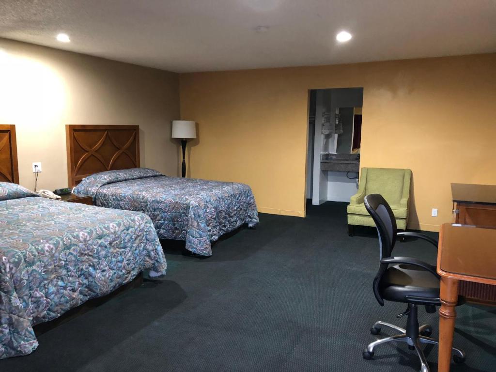 Los Angeles Inn & Suites - LAX - Queen Room With Two Queen Beds- Non Smoking