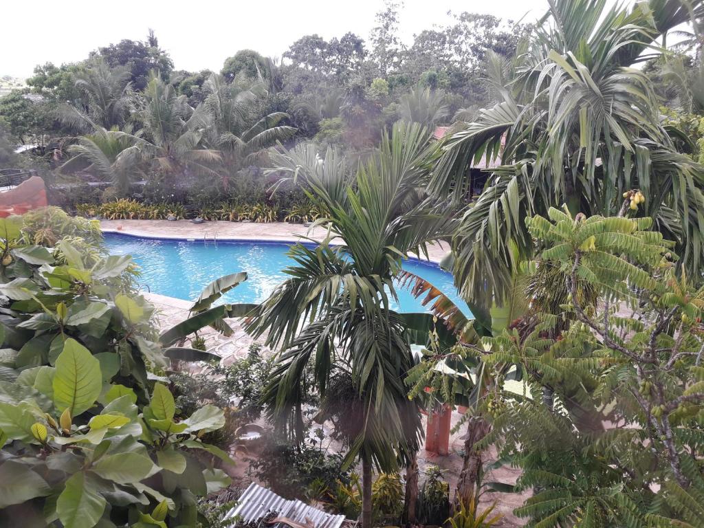 Bazén v ubytování Relaxing Garden Resort nebo v jeho okolí