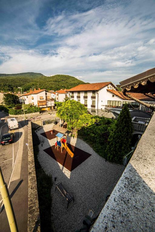 Nespecifikovaný výhled na hory nebo výhled na hory při pohledu z hotelu