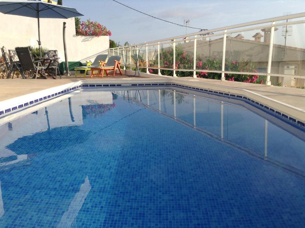 בריכת השחייה שנמצאת ב-Apartamento Sea&Relax או באזור