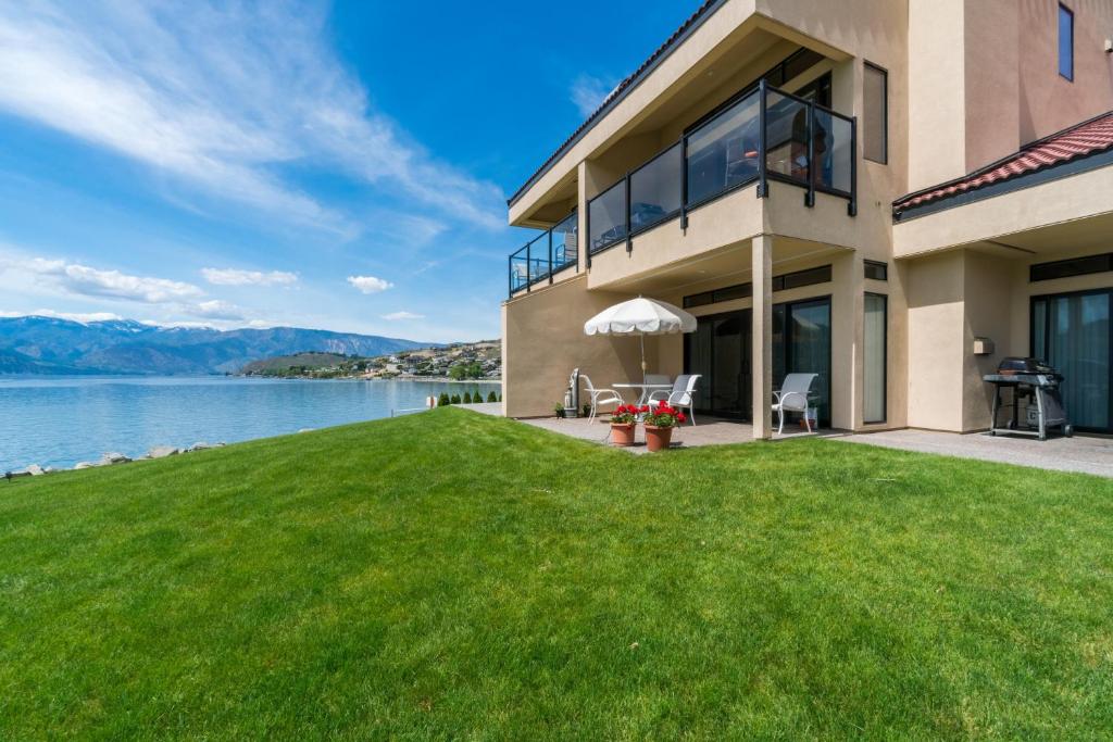 Lake Chelan Shores photo