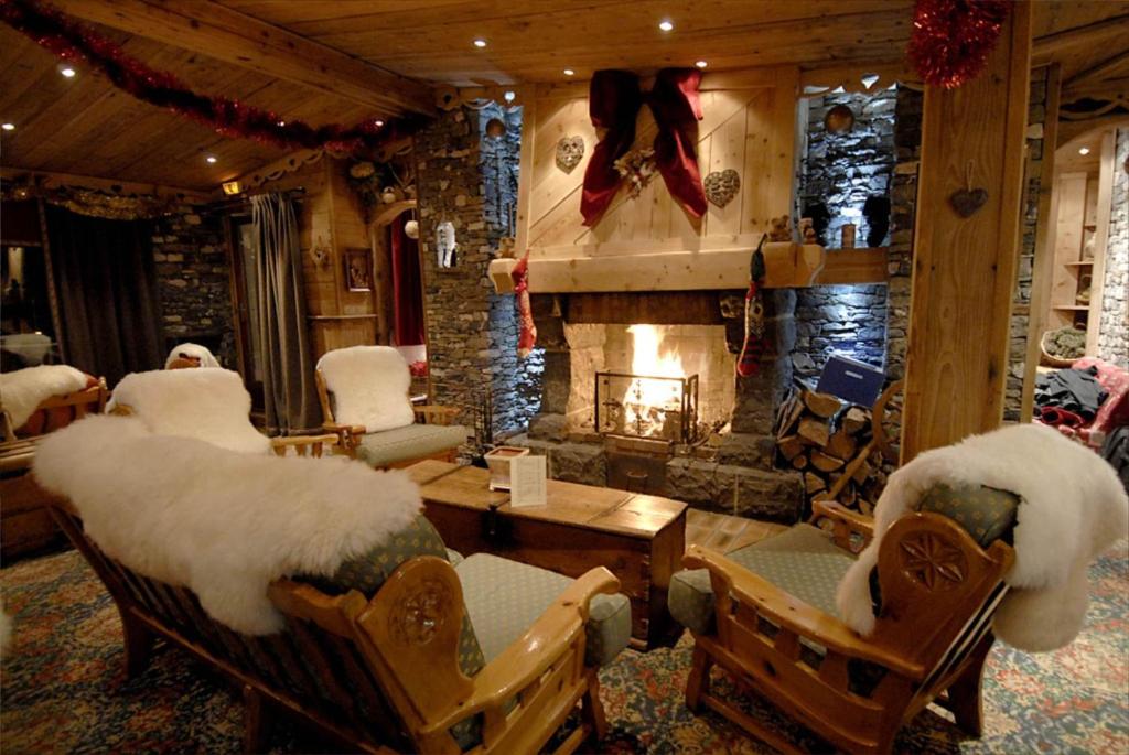 Posezení v ubytování Hôtel Le Sherpa Val Thorens