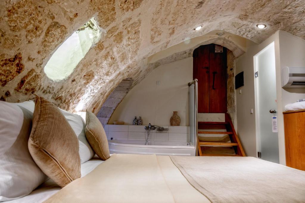 Postel nebo postele na pokoji v ubytování Leo Hotel