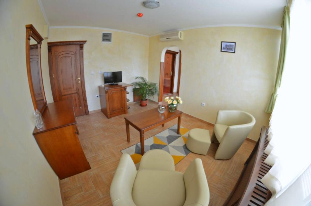 TV a/nebo společenská místnost v ubytování Central West Hotel