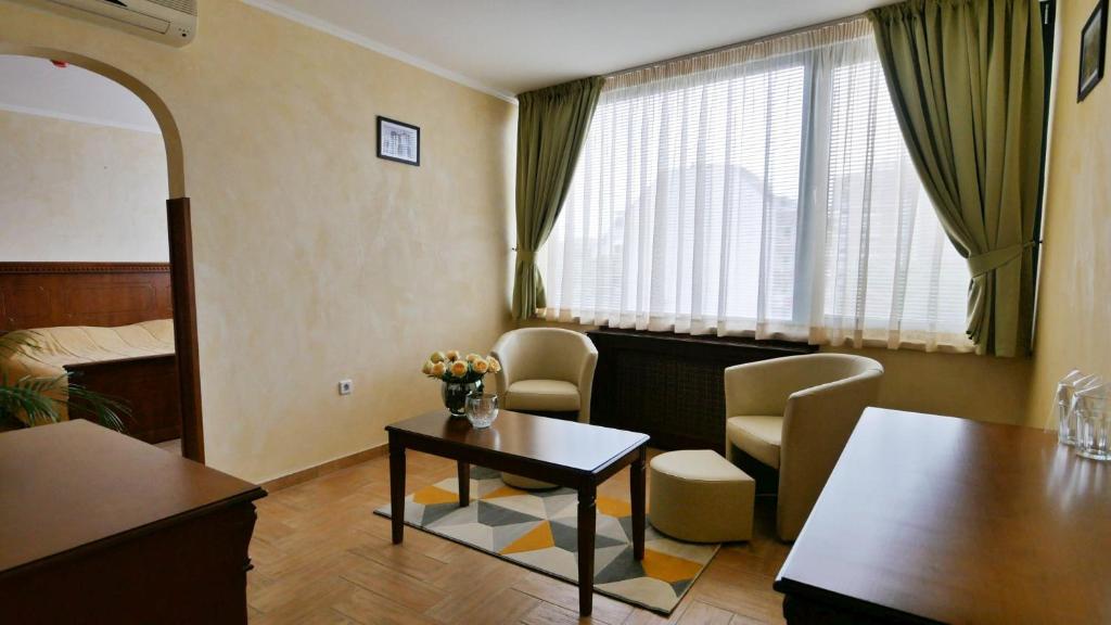 Posezení v ubytování Central West Hotel