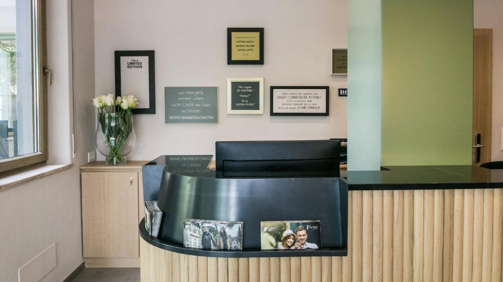 Vstupní hala nebo recepce v ubytování Flora Hotel & Suites