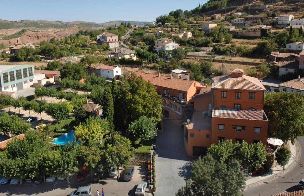 Nespecifikovaný výhled na hory nebo výhled na hory při pohledu z hotelu