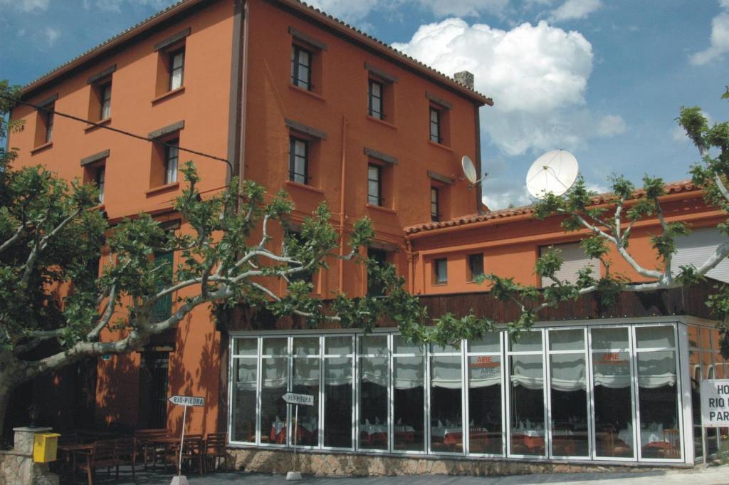 Budova, kde se hotel nachází