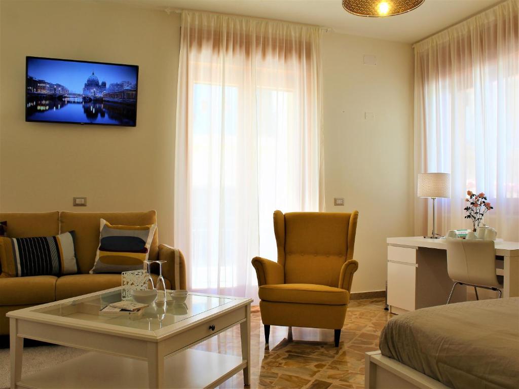 TV a/nebo společenská místnost v ubytování La Chiave Rossa B&B