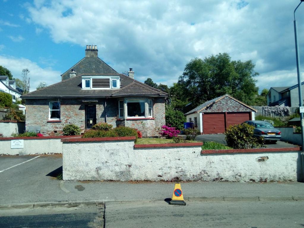 a house with a traffic cone in front of it at Glenavon Homestay in Oban