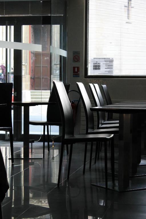 Hotel The Originals du Grand Monarque Nantes Gare - Resim 11