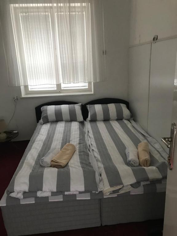 Letto o letti in una camera di Sarajevo Rooms