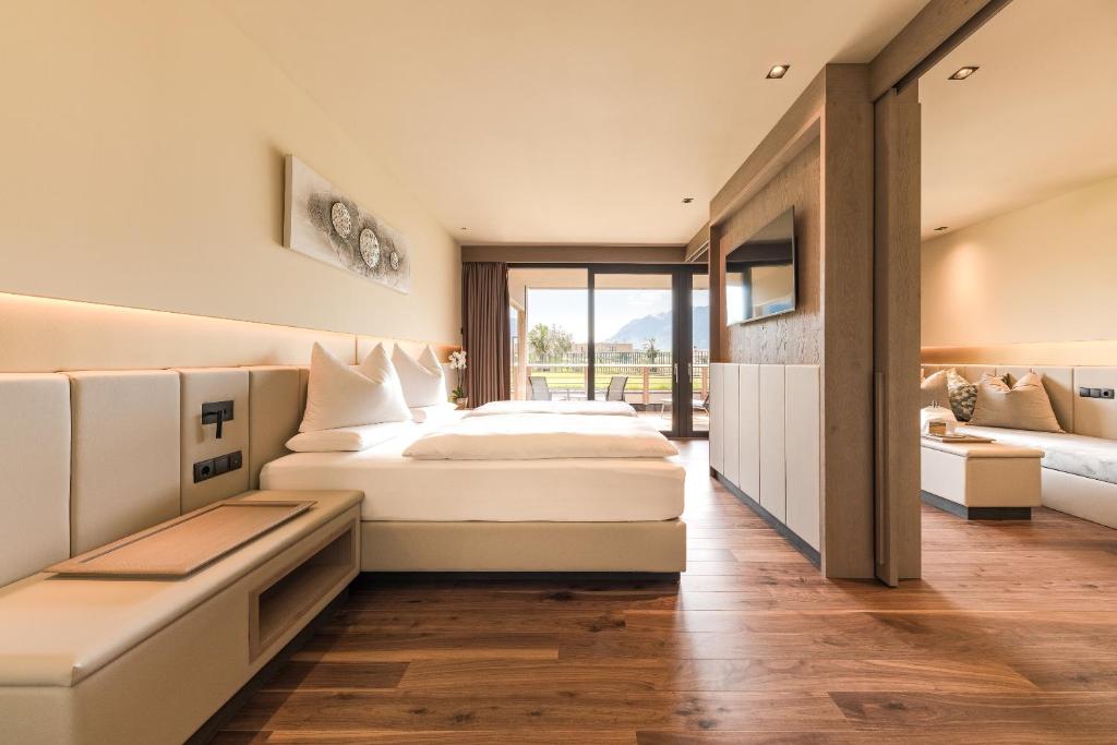 Postel nebo postele na pokoji v ubytování Weinegg Wellviva Resort