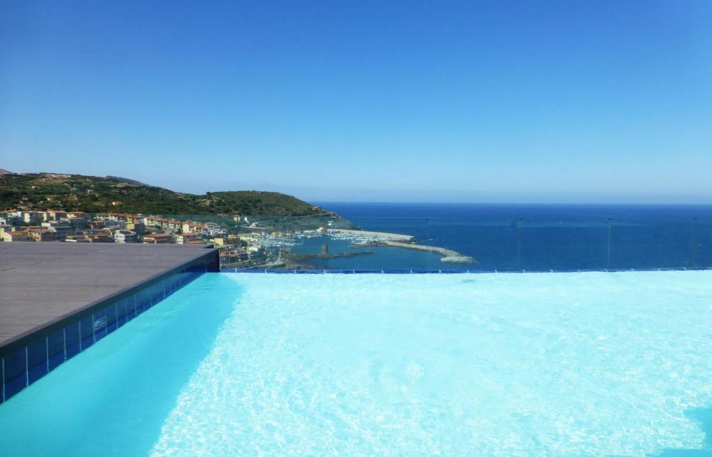 The swimming pool at or close to Affittimoderni Castelsardo Miramare