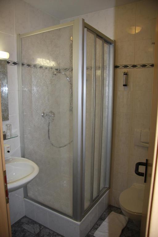 Koupelna v ubytování Hotel Gasthof Grüner Wald