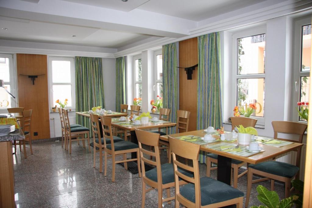 Restaurace v ubytování Hotel Gasthof Grüner Wald
