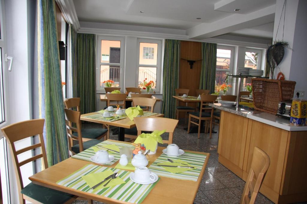 Restaurace v ubytování Hotel Gasthof Grüner Wald