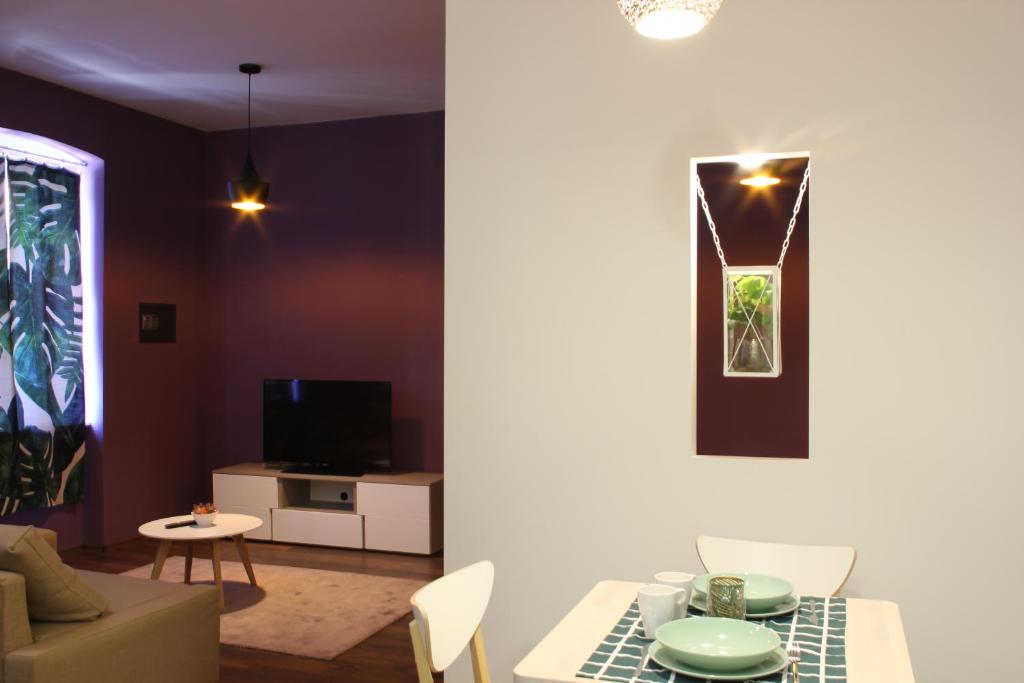 TV a/nebo společenská místnost v ubytování Cozy apartment in center of Rijeka