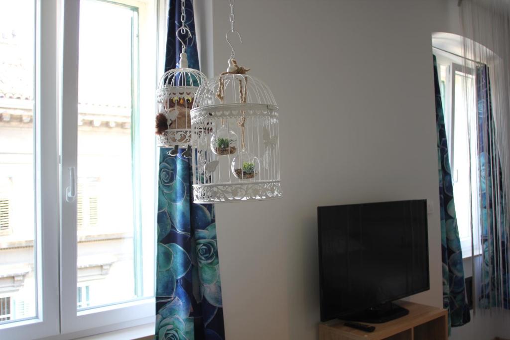 TV a/nebo společenská místnost v ubytování Cozy apartment in center of Rijeka