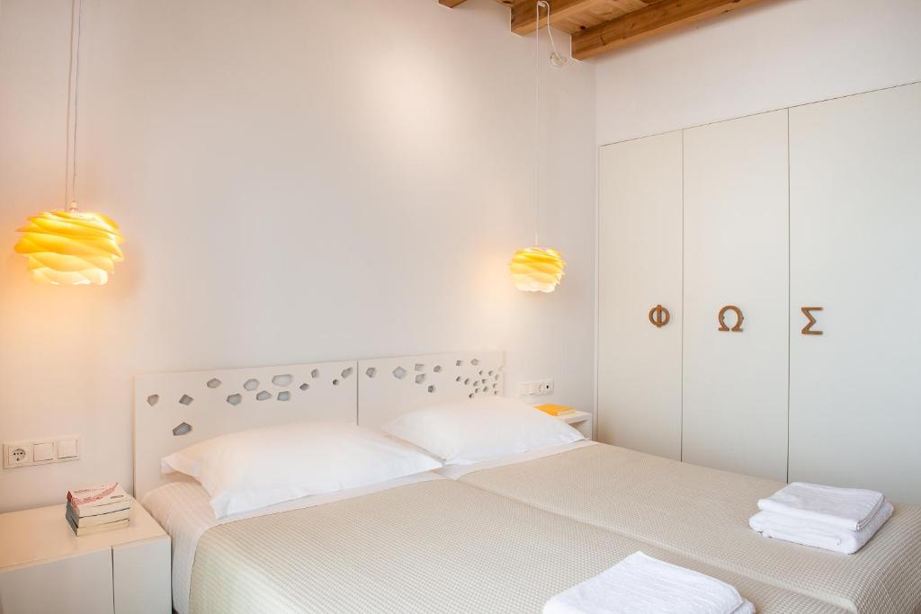 Postel nebo postele na pokoji v ubytování Fos Villa, a Luxe House with Private Heated Pool