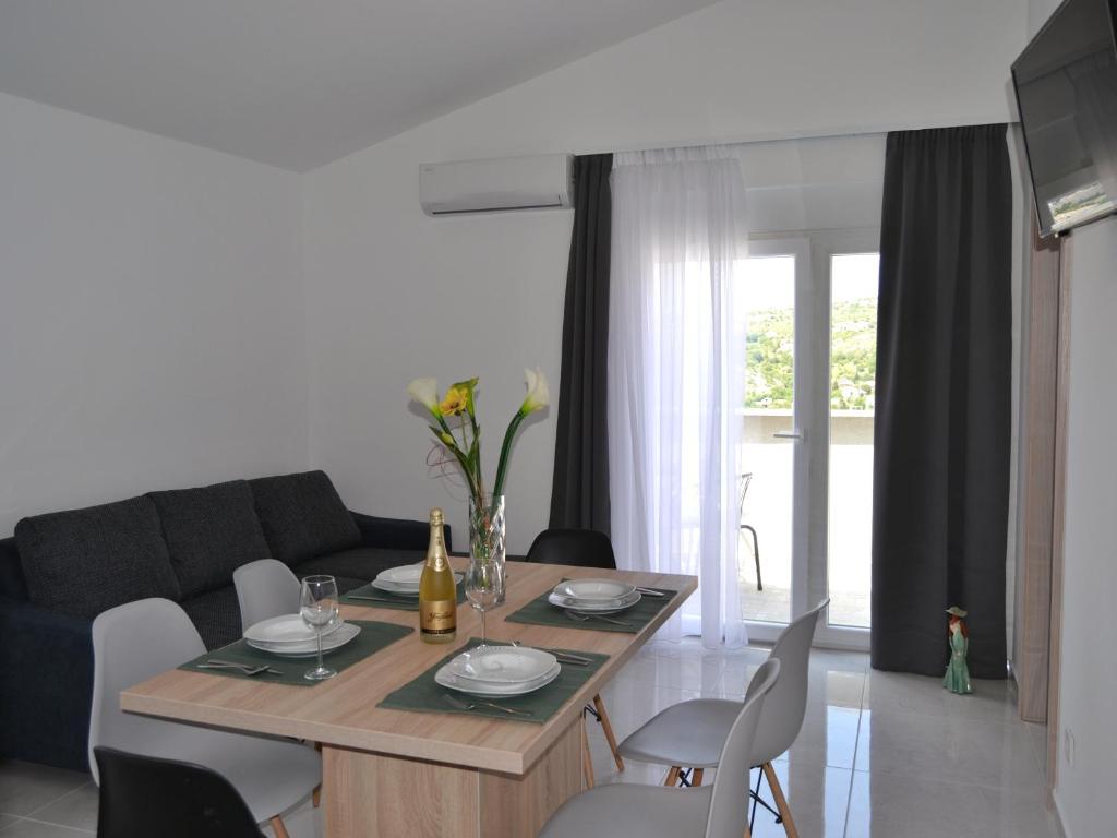 Posedenie v ubytovaní VILLA ŠUŠANJ 2