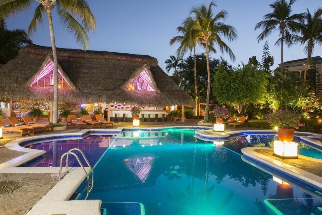 Bazén v ubytování Flamingo Vallarta Hotel & Marina nebo v jeho okolí