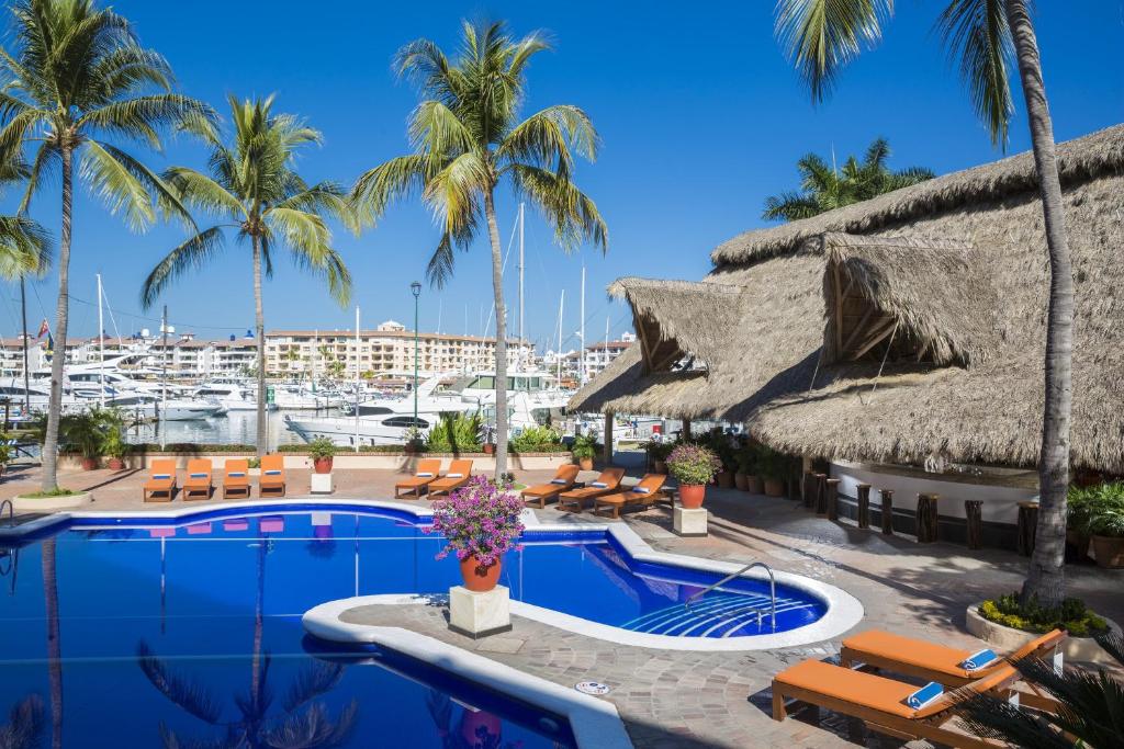 Bazén v ubytování Flamingo Vallarta Hotel & Marina nebo v jeho okolí