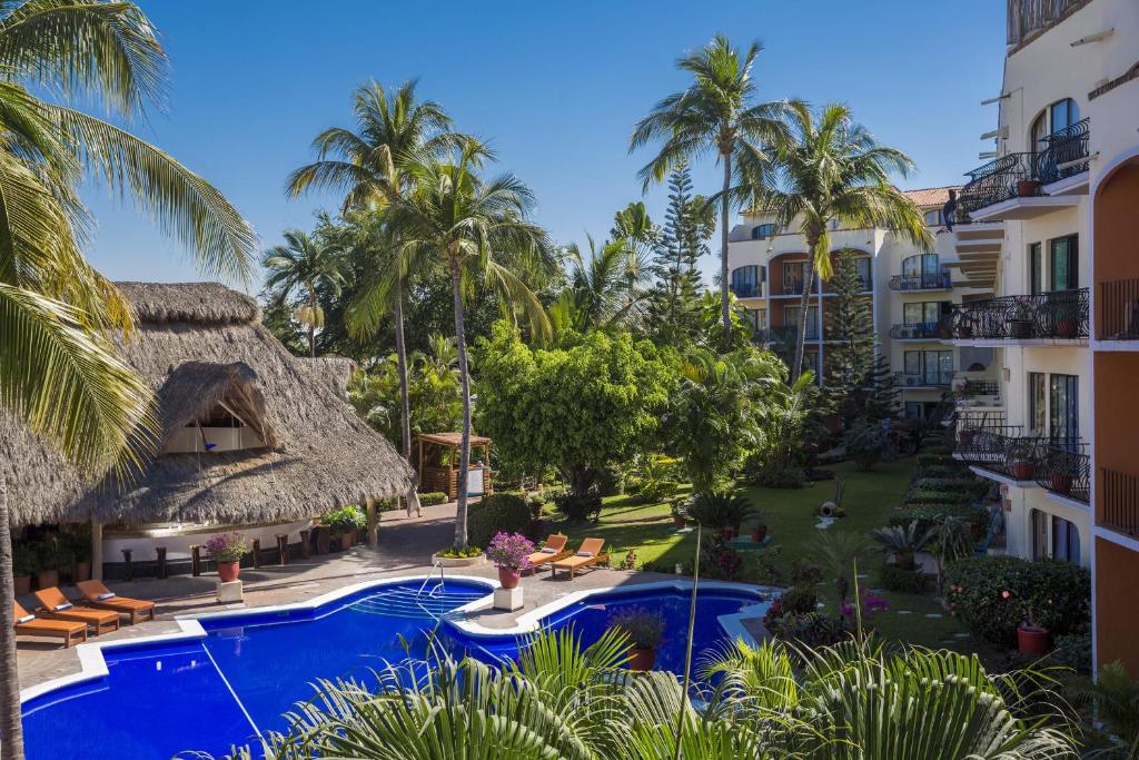 Bazén v ubytování Flamingo Vallarta Hotel & Marina nebo v jeho okolí