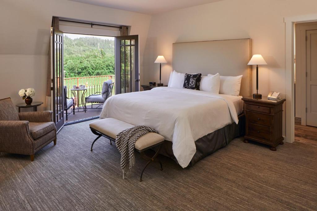 a large bedroom with a large bed and a balcony at Wine Country Inn Napa Valley in St. Helena
