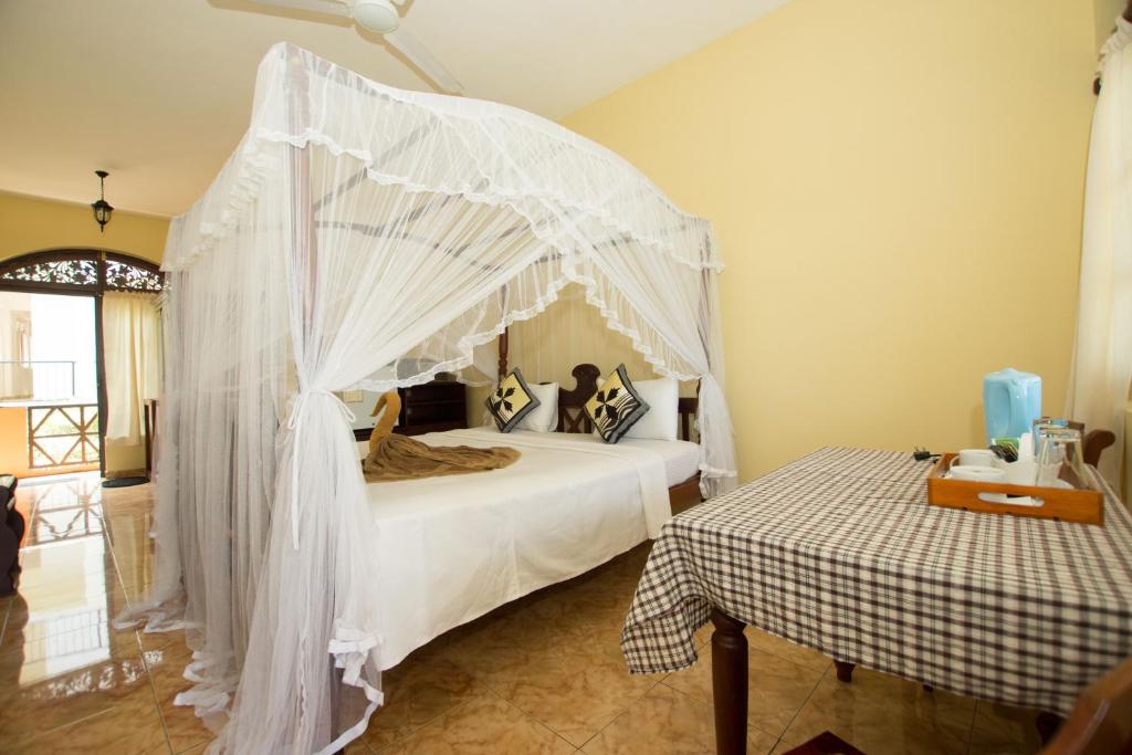 Postel nebo postele na pokoji v ubytování Hotel Dhammika