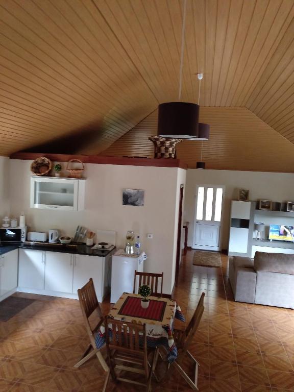 Kuchyň nebo kuchyňský kout v ubytování Danny's Rural Suite