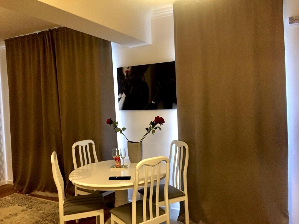 Flori de Iulie Apartamente - 带阳台的公寓