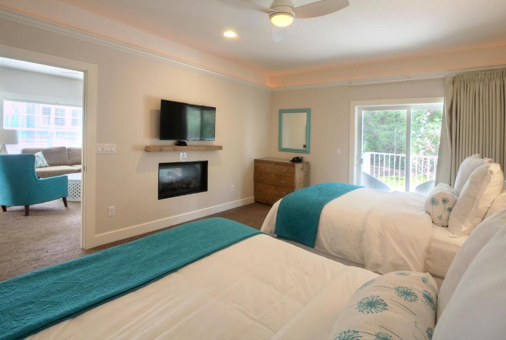 Lithia Springs Resort - Deluxe Queen Suite