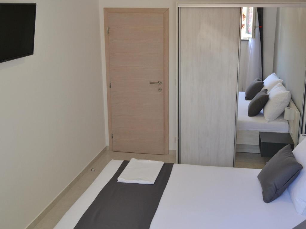 Posteľ alebo postele v izbe v ubytovaní VILLA ŠUŠANJ 0