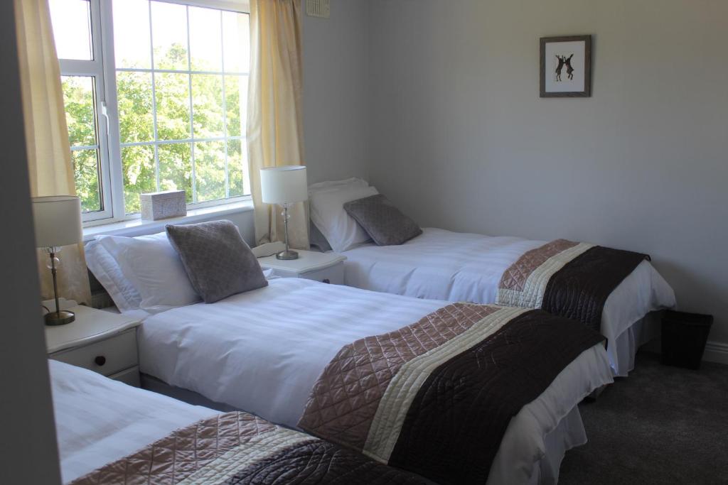 Postel nebo postele na pokoji v ubytování 5 mins walk to Carrick - Sleeps 12 - Off road parking - Modern house
