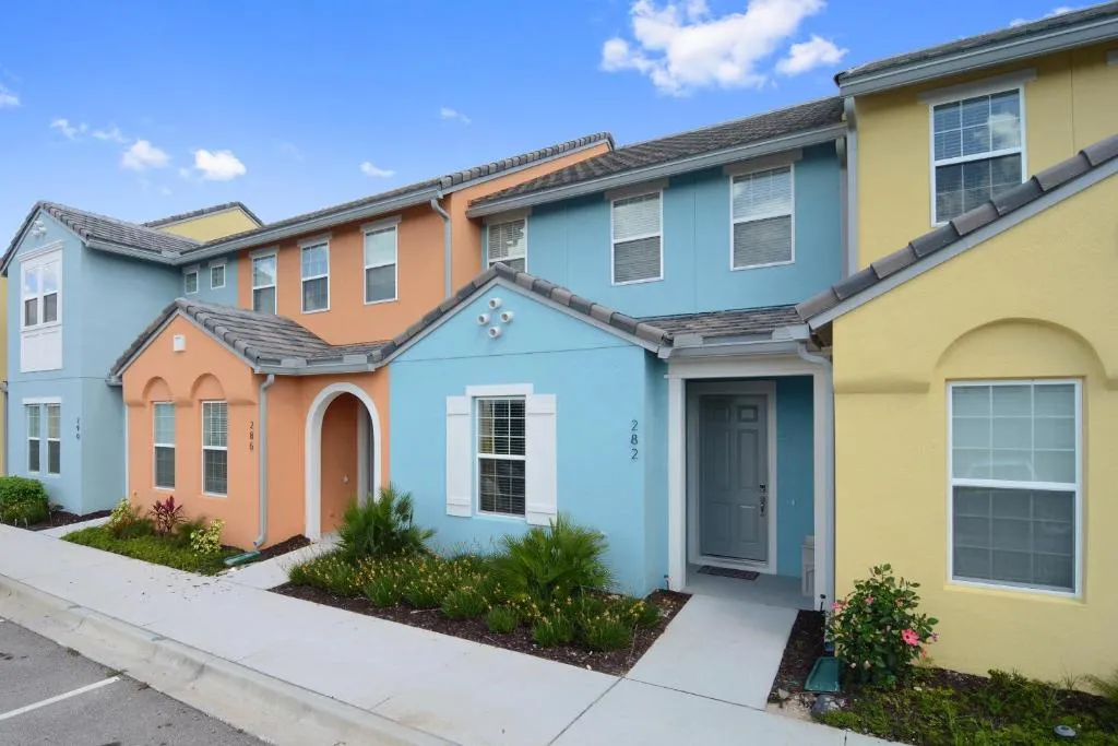 Three Bedrooms with Pool Festival 282, Davenport, United States