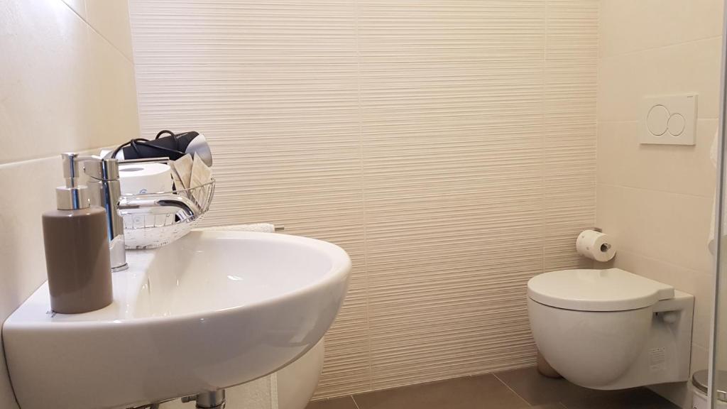 Koupelna v ubytování Stanza privata La Conquilla