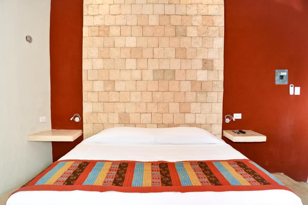 A bed or beds in a room at Casa Sisal Valladolid Yuc