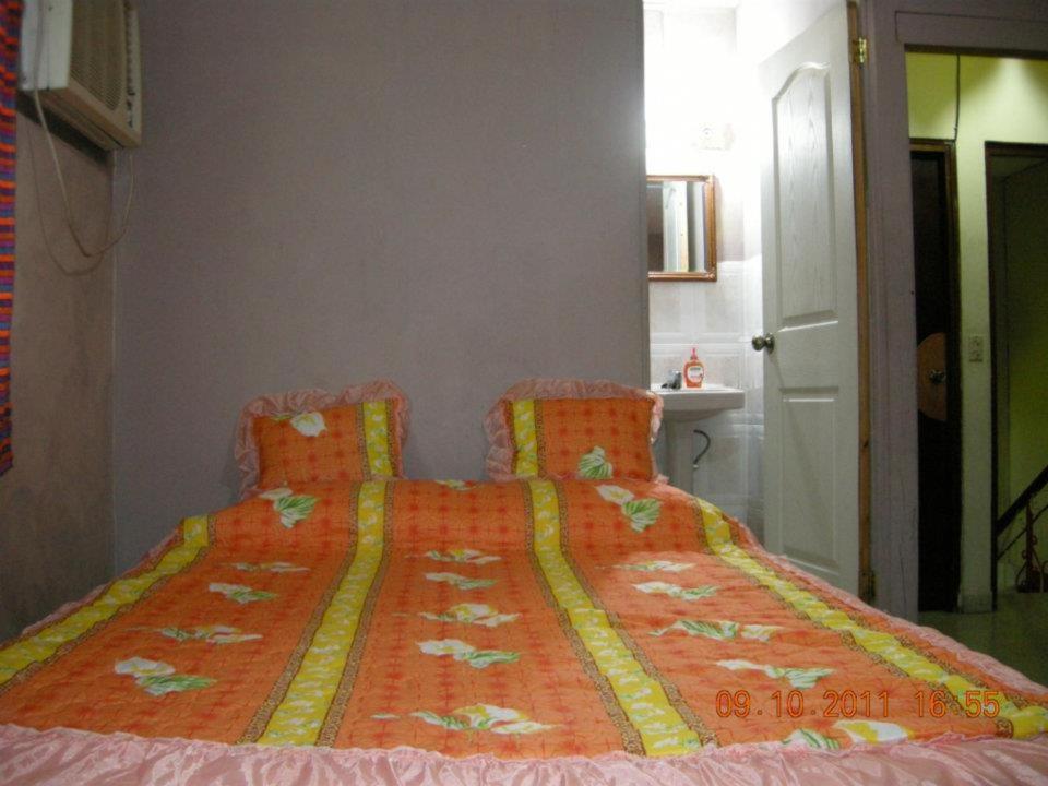 Tamarindo Hostel - Basic Triple Room