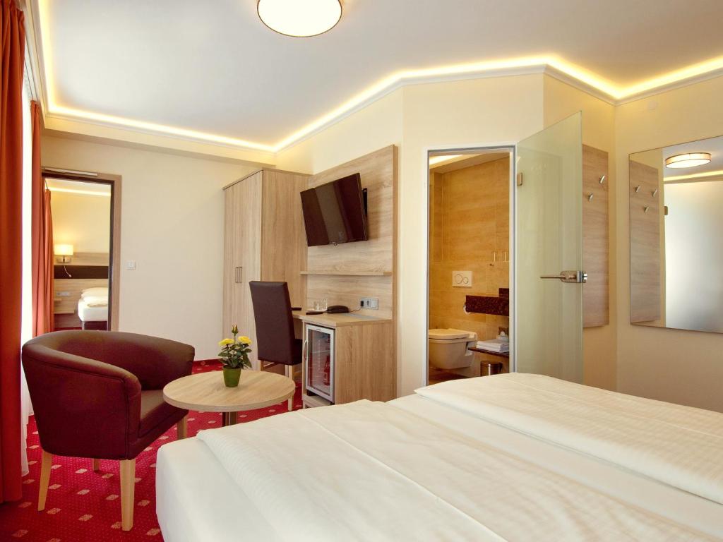 Hotel Kriemhild am Hirschgarten - Resim 6