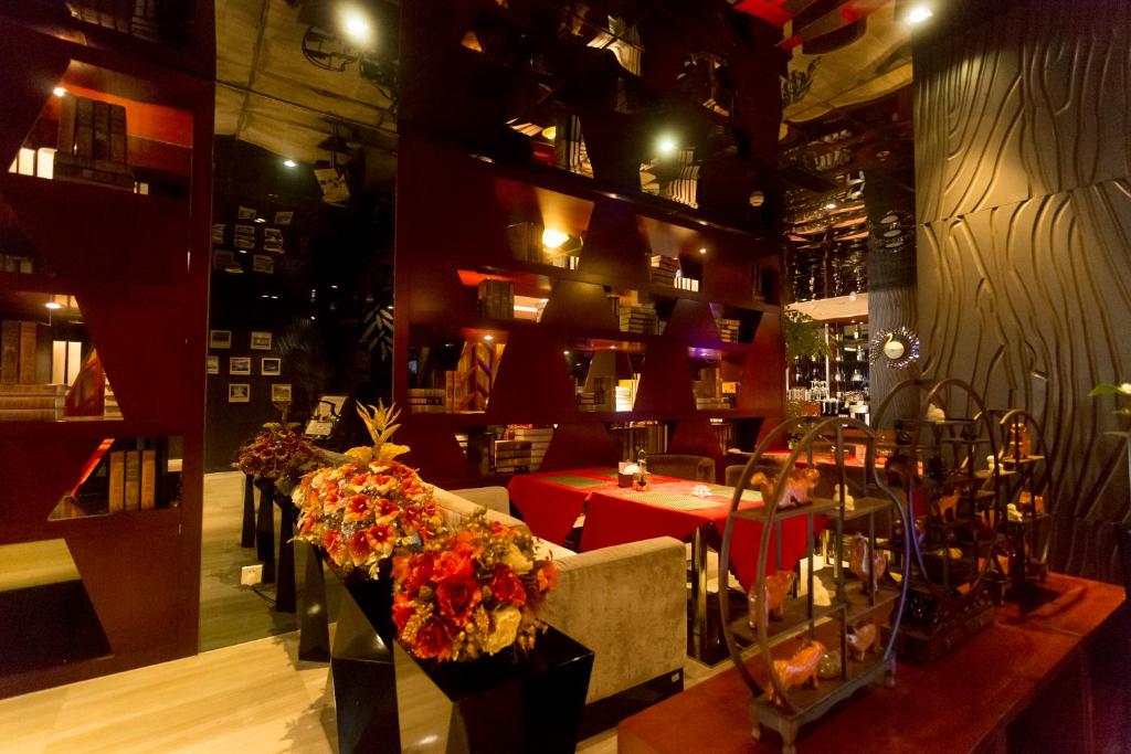 a restaurant with a red table and flowers in a room at Metropolo, Guangzhou, Wanda Plaza-Baiyun Mountain in Guangzhou
