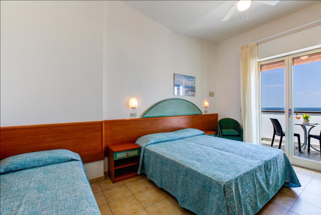 Postel nebo postele na pokoji v ubytování Hotel Splendid